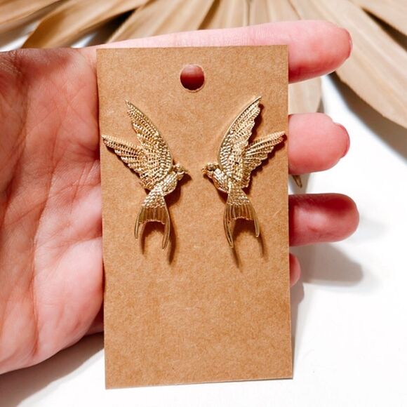 Gold bird stud earrings A159 - Picture 2 of 5
